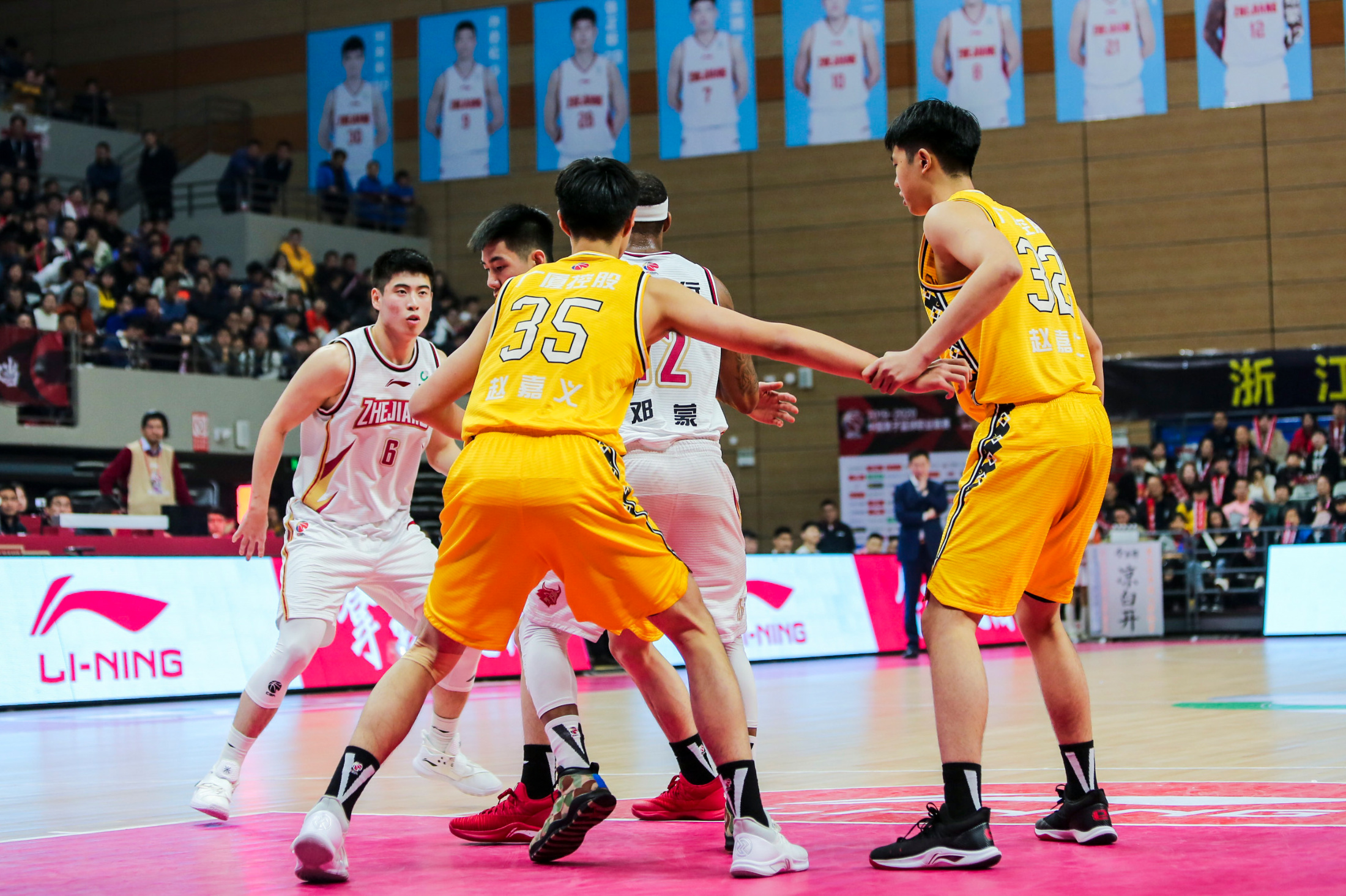 广厦男篮发布备战花絮，加时末段绝杀压哨，足总杯任务艰巨，轮换策略成焦点(广东宏远战广厦胜负发生逆袭)-九游官网